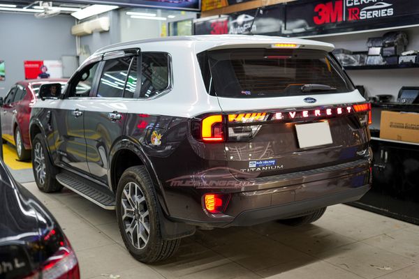 Độ Đèn LED Gầm Sau Cho Xe Ford Everest 2023
