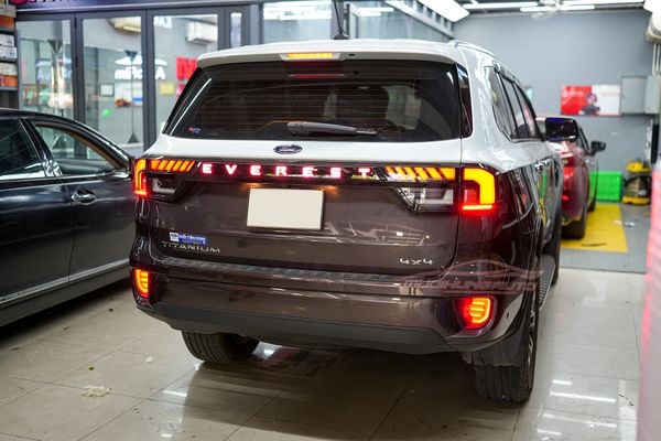 Độ Đèn LED Gầm Sau Cho Xe Ford Everest 2023
