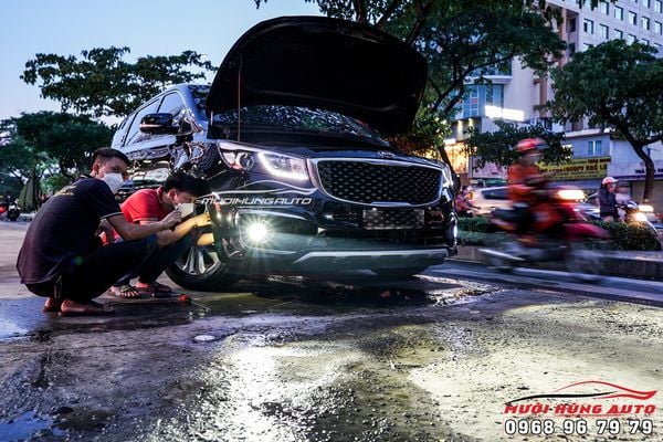 Độ Bi LED Đèn Pha Và Đèn Gầm Hiệu Aozoom Cho Kia Sedona Tại TPHCM