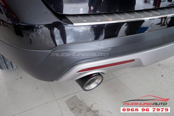 Độ Đuôi Pô Akrapovic Siêu Đẹp Cho Xe Ford Explorer