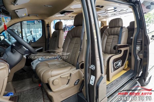 Độ Ghế Limosine Sang Chảnh Cho Xe Ford Tourneo