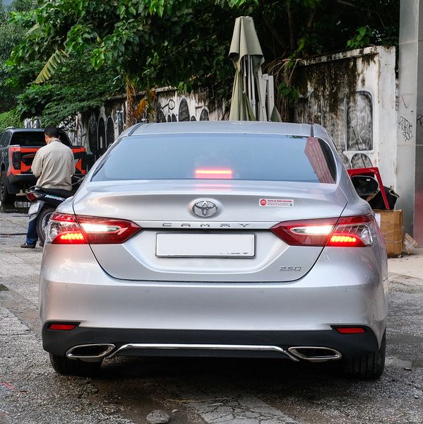 Độ Líp Mer Xe Toyota Camry 2019 Màu Xám