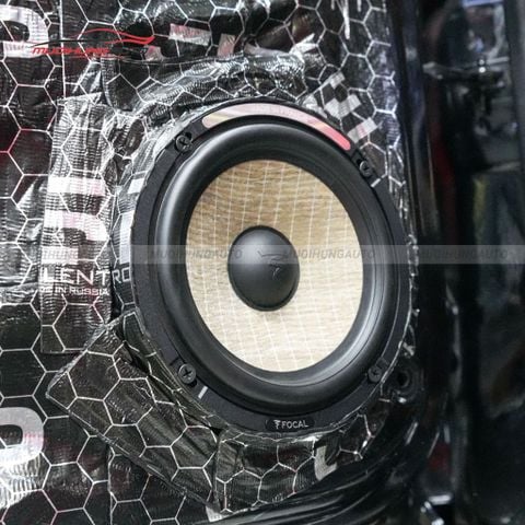 Độ loa cánh ô tô Ford Everest 2010