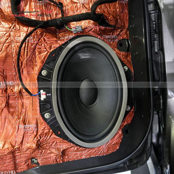Độ Loa Cánh Ô Tô Ford Ranger
