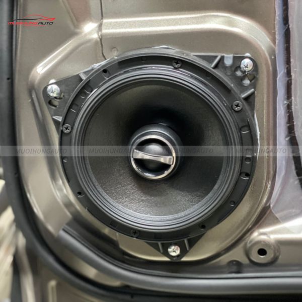 Độ Loa Cánh Ô Tô Subaru Forester