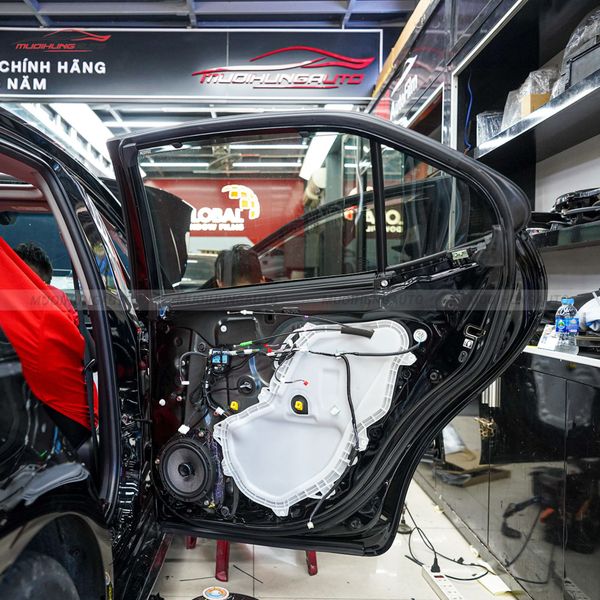 Độ Loa Cánh Ô Tô Toyota Camry 2019