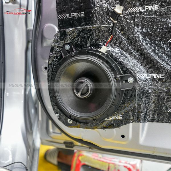 Độ Loa Cánh Ô Tô Toyota Innova 2018