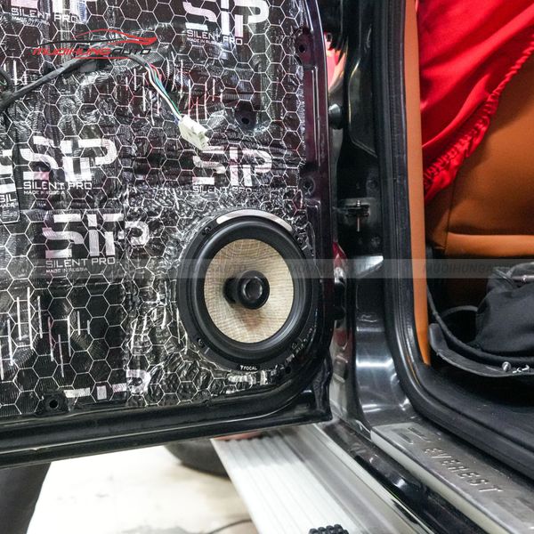 Độ Loa Cánh Ô Tô Ford Everest 2010