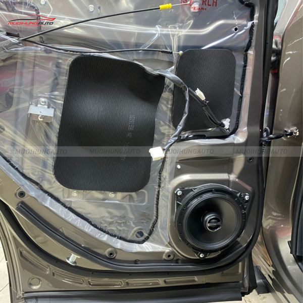 Độ Loa Cánh Ô Tô Subaru Forester