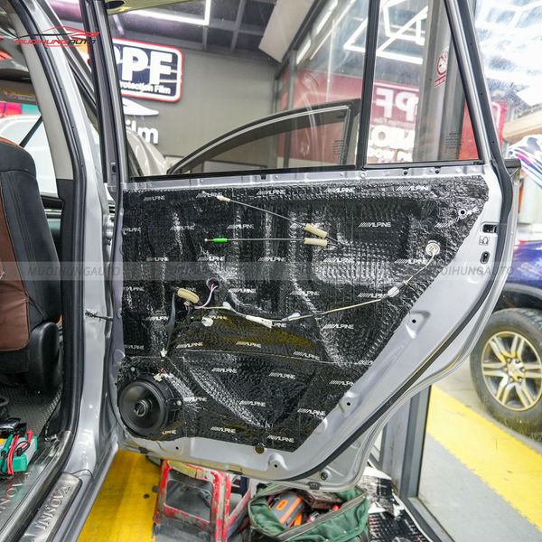 Độ Loa Cánh Ô Tô Toyota Innova 2018