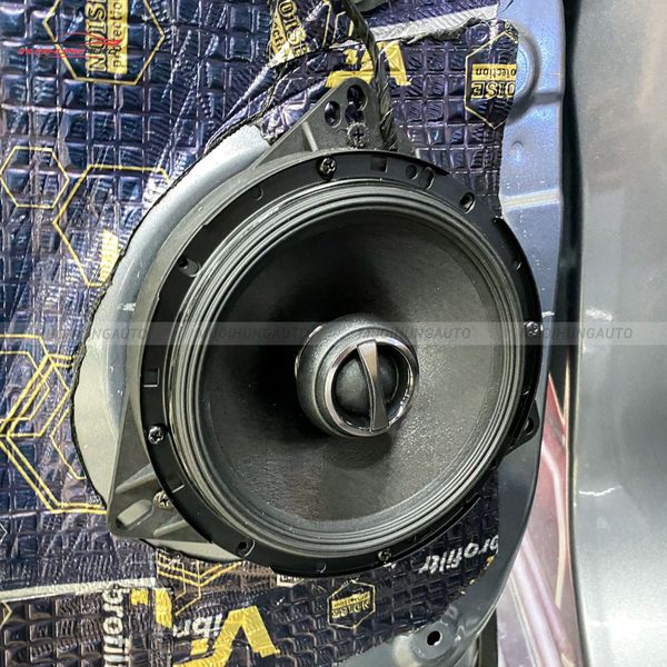 Độ Loa Cánh Ô Tô Mitsubishi Outlander 2020