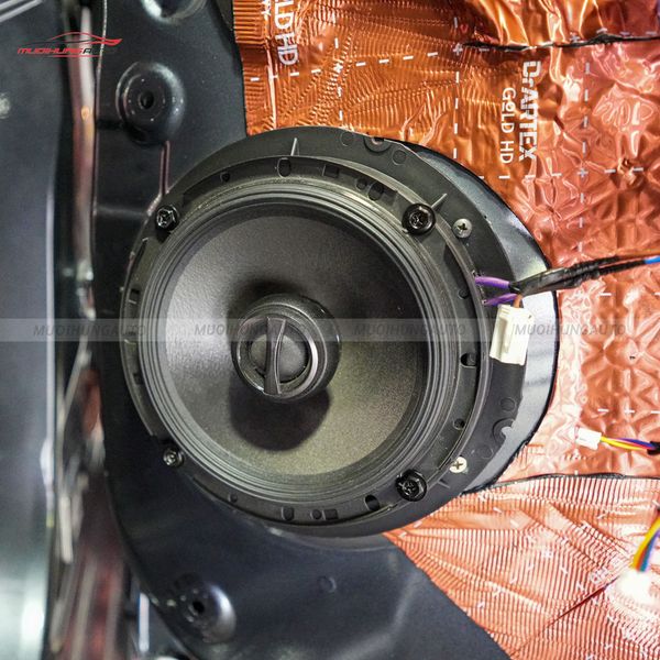 Độ Loa Cánh Ô Tô Mitsubishi Outlander