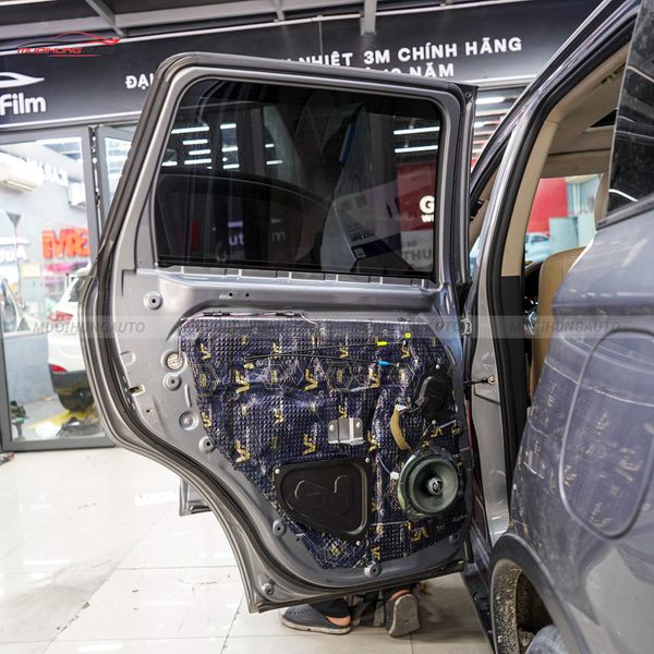 Độ Loa Cánh Ô Tô Mitsubishi Outlander 2020