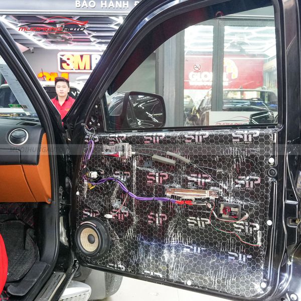 Độ Loa Cánh Ô Tô Ford Everest 2010