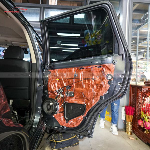 Độ Loa Cánh Ô Tô Mitsubishi Outlander