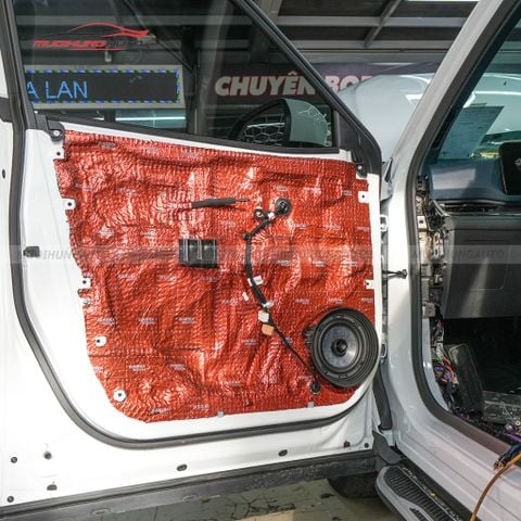 Độ loa cánh ô tô Ford Territory