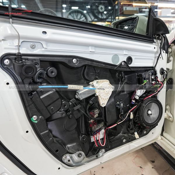 Độ Loa Cánh Ô Tô Mercedes