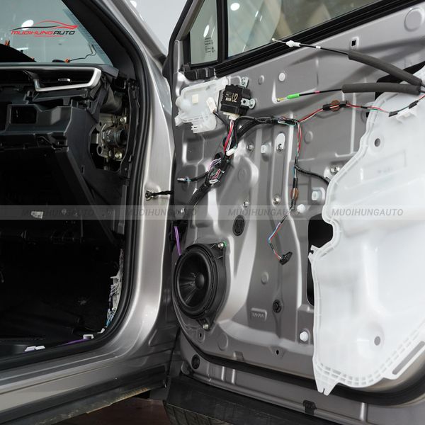 Độ Loa Cánh Ô Tô Toyota Corolla Cross