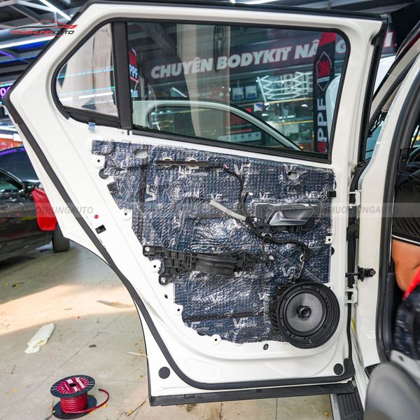 Độ Loa Cánh Ô Tô Peugeot 2008