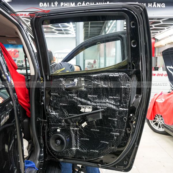 Độ Loa Cánh Ô Tô Chevrolet Colorado 2019