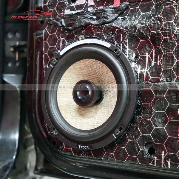 Độ Loa Cánh Ô Tô Ford Everest 2010