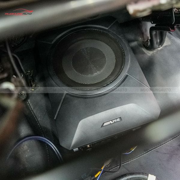 Độ Loa Sub Toyota Innova 2018