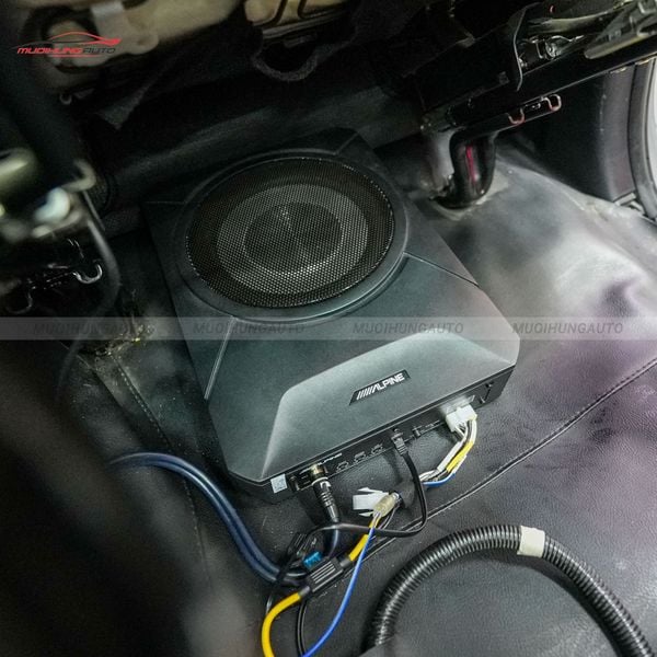 Độ Loa Sub Toyota Innova 2018