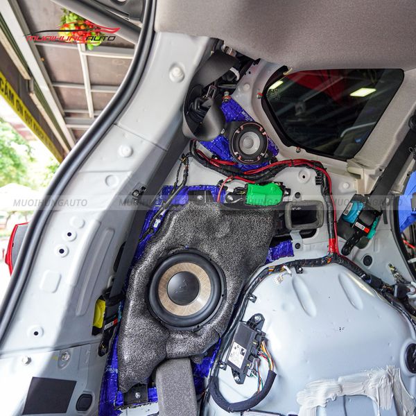 Độ Loa Sub Hyundai Santafe 2022