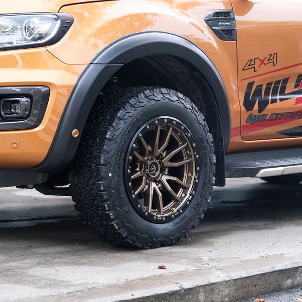 Độ mâm vàng thể thao cực chất Ford Ranger