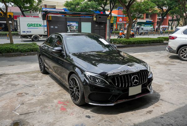 Độ Mặt Ga Lăng Mẫu GLC63 Cho Xe Mercedes C250 AMG 2015