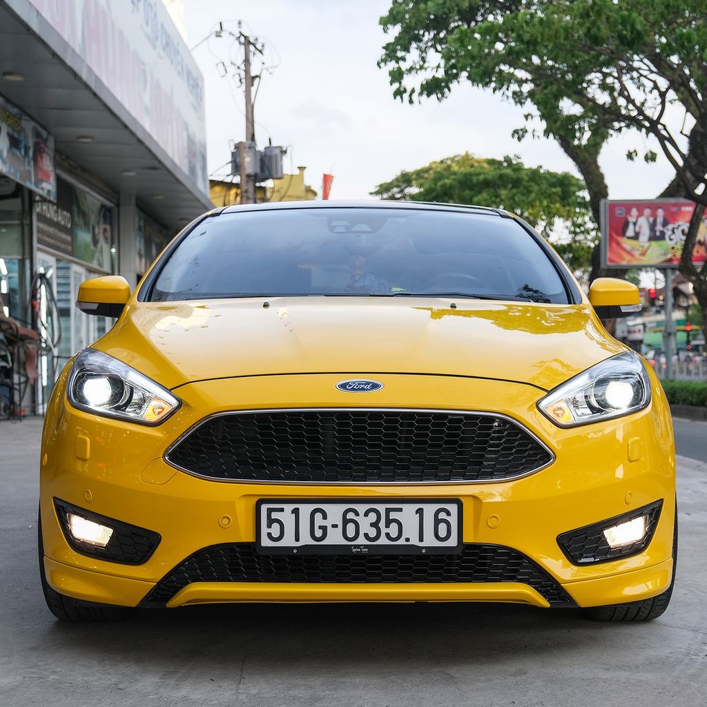 Ford Focus 10 năm tuổi phiên bản độ cực chất ở Sài Gòn