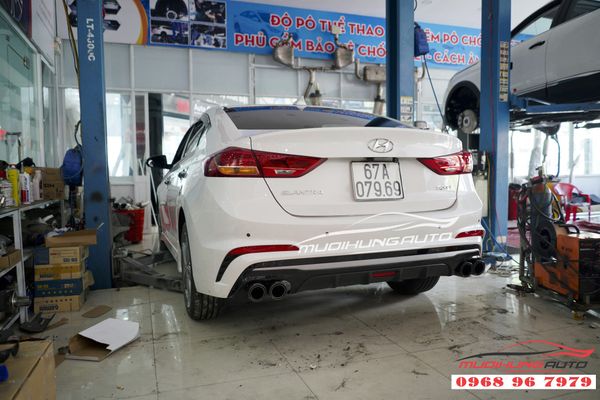 Độ pô Akrapovic thể thao Hyundai Elantra mới nhất 2019