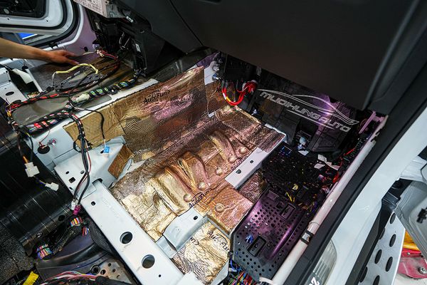 Dán Cách Âm Chống Ồn Thương Hiệu DrArtex Cho Xe Mercedes GLC300