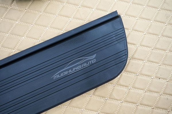 Lắp Bệ Bước Chân Chất Lượng Cho Xe Range Rover