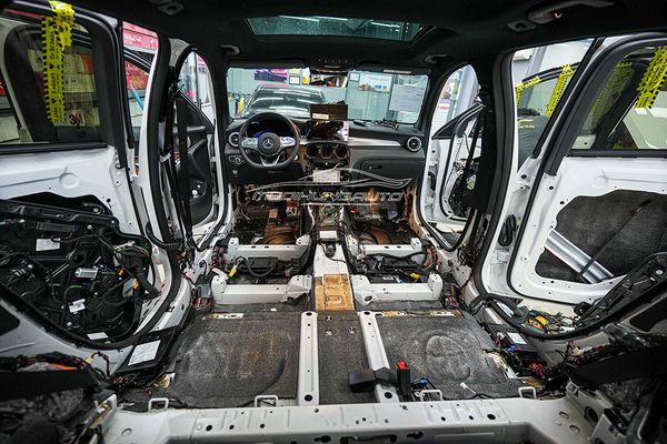 Dán Cách Âm Chống Ồn Thương Hiệu DrArtex Cho Xe Mercedes GLC300