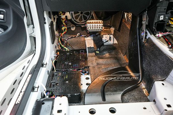 Dán Cách Âm Chống Ồn Thương Hiệu DrArtex Cho Xe Mercedes GLC300