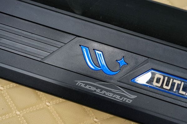 Bệ Bước Chân Cao Cấp Cho Xe Mitsubishi Outlander 2018 - 2019