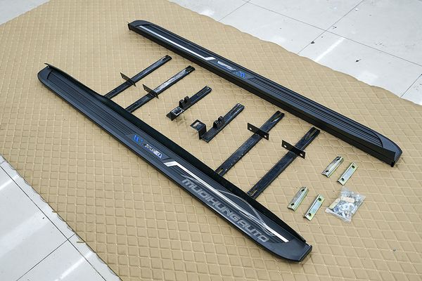 Bệ Bước Chân Cao Cấp Cho Xe Mitsubishi Outlander 2018 - 2019