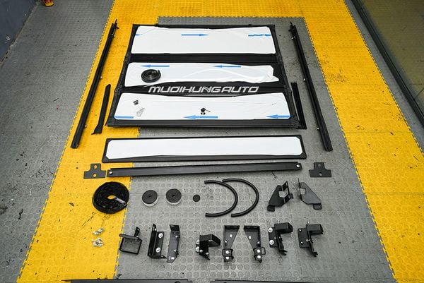 Nắp Thùng Gập Ba Tấm Top Flip Cho Xe Ford Ranger Raptor