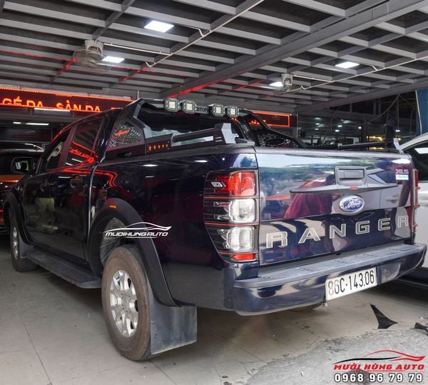 Gắn Ốp Cua Bánh Phản Quang Cho Xe Ford Ranger 2020