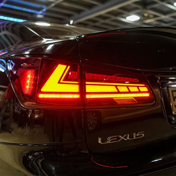 Thay Đèn Hậu Nguyên Cụm Cho Xe Lexus IS 350