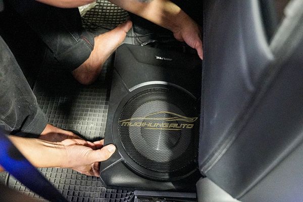 Độ Sub Gầm Ghế Alpine PWE-S800 Cho Xe Honda Crv 2019