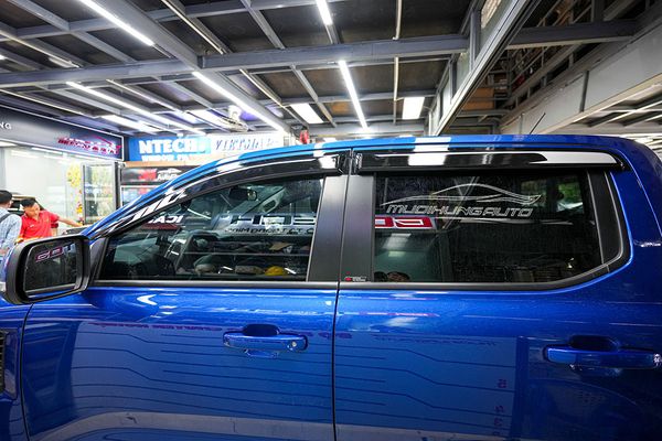 Lắp Vè Che Mưa Cao Cấp Cho Xe Ford Ranger XLS 2023