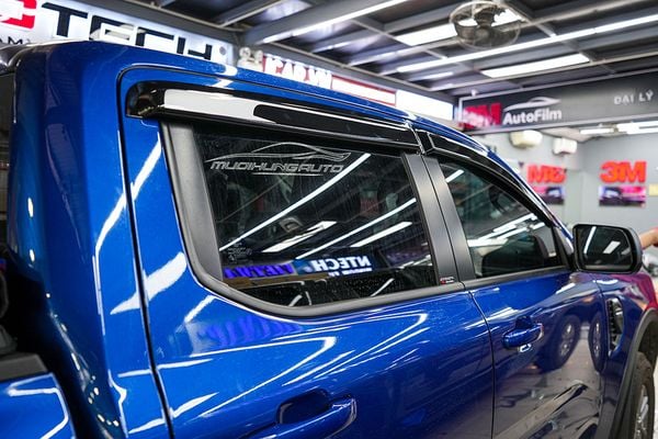 Lắp Vè Che Mưa Cao Cấp Cho Xe Ford Ranger XLS 2023