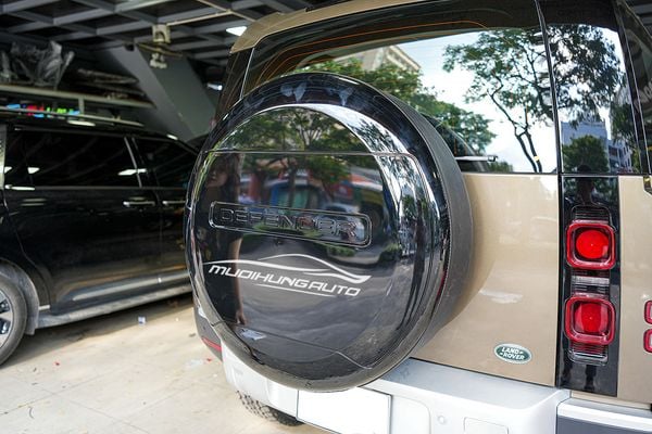 Gắn Ốp Lốp Dự Phòng Cao Cấp Cho Xe Land Rover Defender 2022