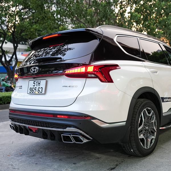 Lắp Phụ Kiện Lippo Sau Cao Cấp Cho Xe Hyundai Santafe 2021 - 2022