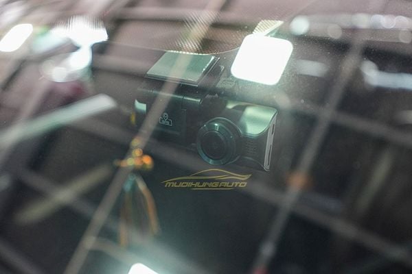 Lắp Camera Hành Trình Trước Vietmap Speedmap M1 Cho Xe Volkswagen Polo 2022