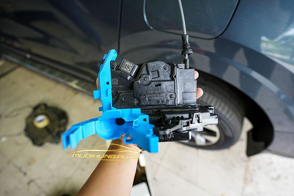 Độ Cửa Hít Owin Cho Xe Kia Carnival 2022