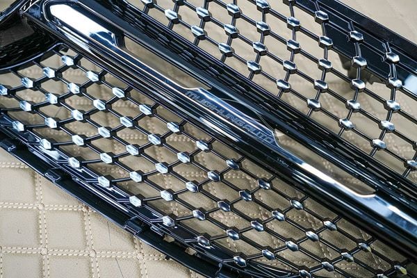 Mặt Ga Lăng Cao Cấp Cho Xe Mercedes GLC 2020 Mẫu AMG