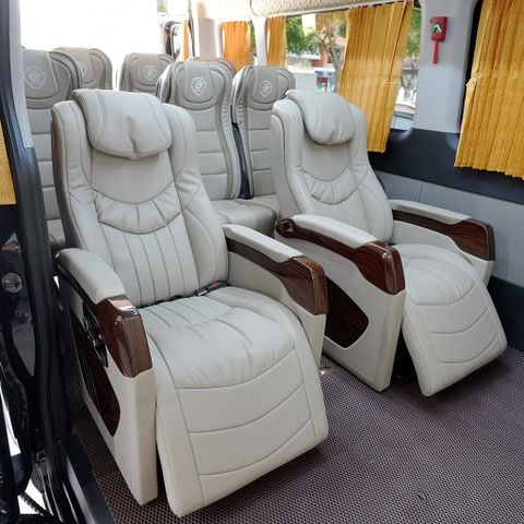 Độ Nội Thất Cho Hyundai Solati Theo Phong Cách Limousine Cao Cấp